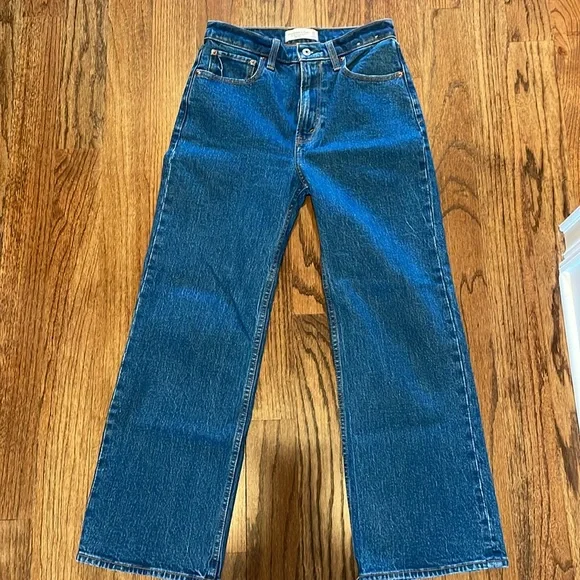 BNWT Abercrombie high-rise 90’s relaxed Jean. Size 26 x short - Inseam: 26.5″ - Picture 5 of 7